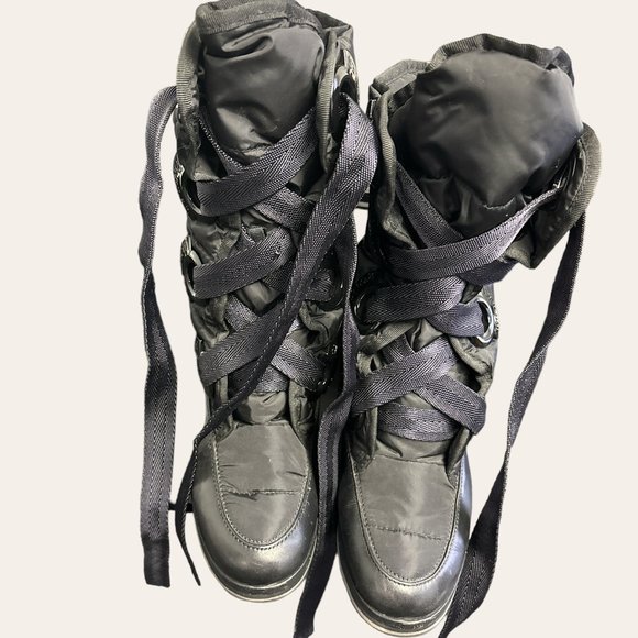 Moncler (tofane) Feather Down Boots - Picture 1 of 4